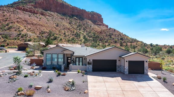 Lazy Lucy Lodge: Kanab Luxury Dog-Friendly Rental